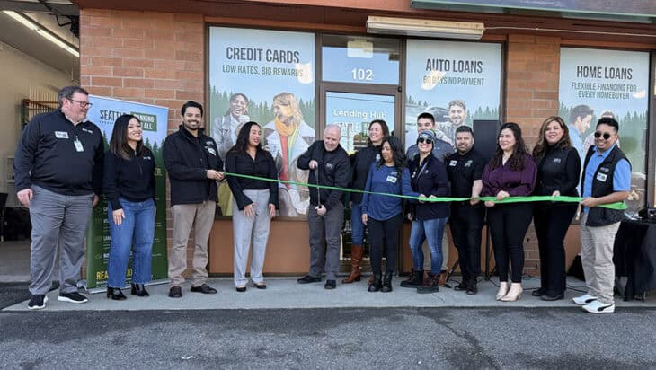 Yakima branch ribbon cutting